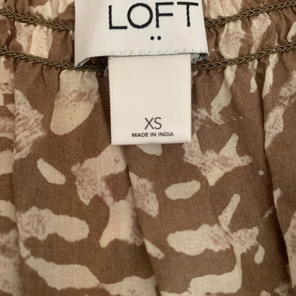 Ann Taylor LOFT blouse. Size XS - Picture 7 of 8